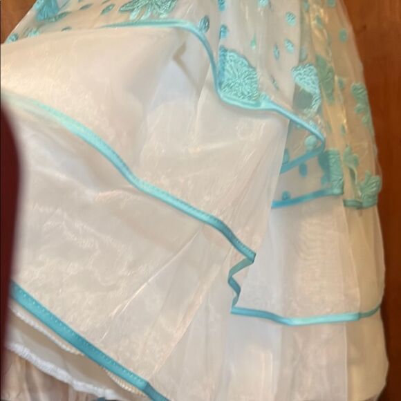 White and Blue Sleeveless Dress - Picture 3 of 5